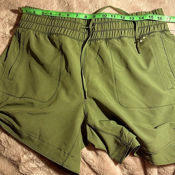 🏝️🩵90’ DEGREES SZL OLIVE GREEN SILK SHORTS NEVER WORN BRAND NEW - Picture 2 of 5